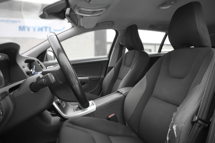 Volvo V60 1,6D DRIVe Momentum, vm. 2011, 299 tkm (16 / 22)