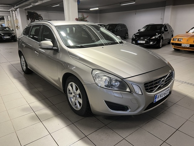 Volvo V60 1,6D DRIVe Momentum, vm. 2011, 299 tkm (2 / 12)