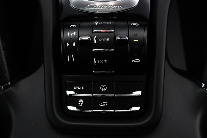 Porsche Cayenne Diesel Tiptronic 3.0, vm. 2012, 388 tkm (28 / 36)