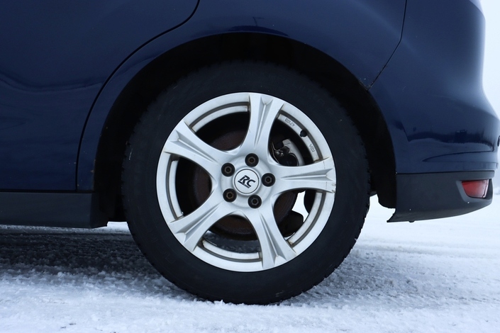 Ford C-Max 2,0 TDCi 163 hv PowerShift autom. Titanium A6 5-ovinen, vm. 2011, 272 tkm (8 / 27)