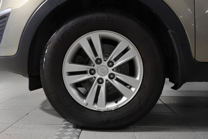 Kia Sportage 1,6 ISG Urban LX EcoDynamics, vm. 2012, 123 tkm (6 / 24)