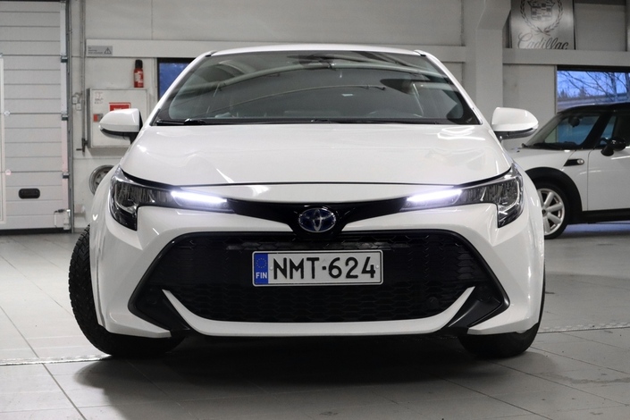 Toyota Corolla Touring Sports 1,8 Hybrid Life Business, vm. 2022, 147 tkm (2 / 17)