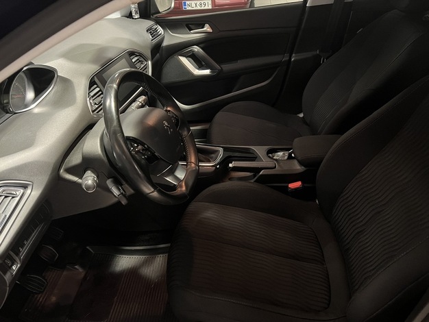 Peugeot 308 Active PureTech 130, vm. 2015, 120 tkm (7 / 14)