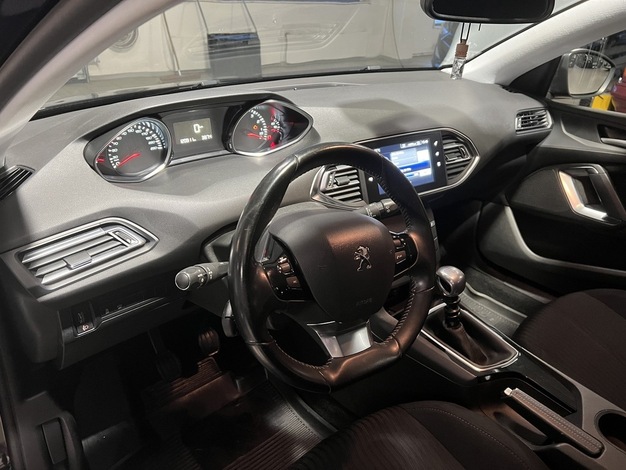 Peugeot 308 Active PureTech 130, vm. 2015, 120 tkm (8 / 14)