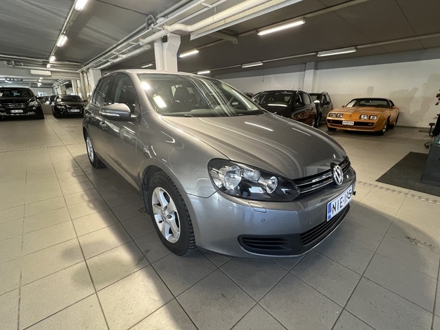 Volkswagen Golf Comfortline 1,4 TSI 90 kW 4-ovinen, vm. 2011, 101 tkm (2 / 14)