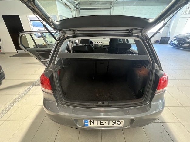 Volkswagen Golf Comfortline 1,4 TSI 90 kW 4-ovinen, vm. 2011, 101 tkm (9 / 14)