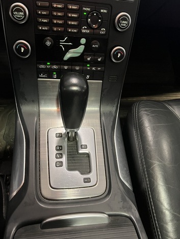 Volvo V70 D5 AWD Summum aut, vm. 2011, 432 tkm (12 / 23)