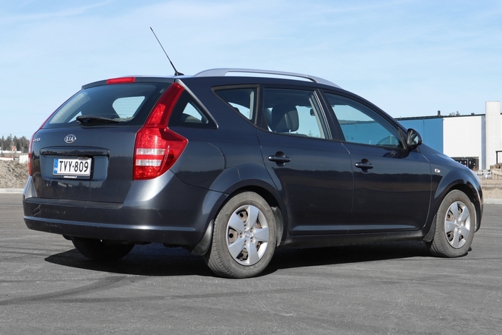 Kia cee'd 1,6 EX SW, vm. 2009, 251 tkm (4 / 14)