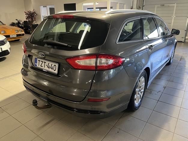Ford Mondeo 2,0 TDCi 150hv PowerShift Titanium Wagon, vm. 2016, 238 tkm (4 / 14)