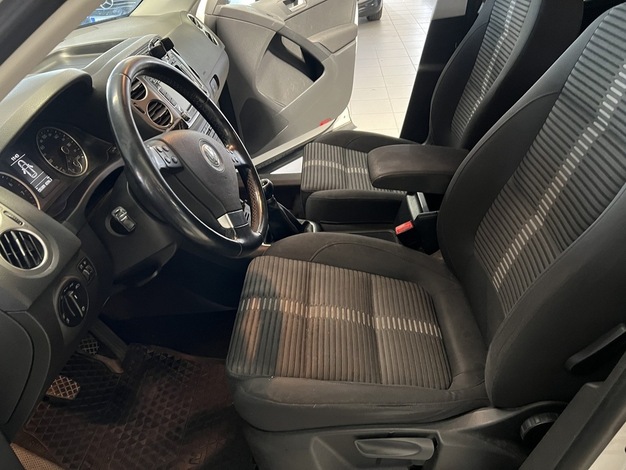 Volkswagen Tiguan Sport & Style 1,4 TSI 110 kW 4MOTION, vm. 2010, 235 tkm (7 / 20)