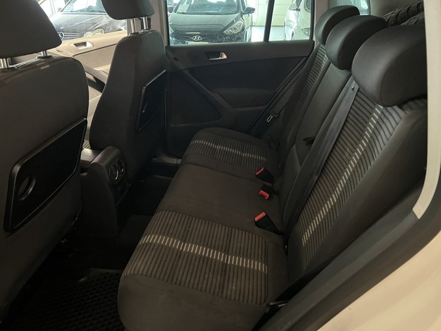 Volkswagen Tiguan Sport & Style 1,4 TSI 110 kW 4MOTION, vm. 2010, 235 tkm (8 / 20)
