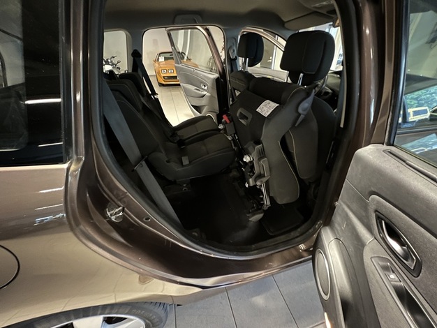 Renault Grand Scenic Dynamique 2,0 16V CVT, vm. 2010, 209 tkm (10 / 13)