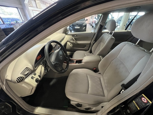 Mercedes-Benz C 180T Kompressor A, vm. 2003, 252 tkm (7 / 16)